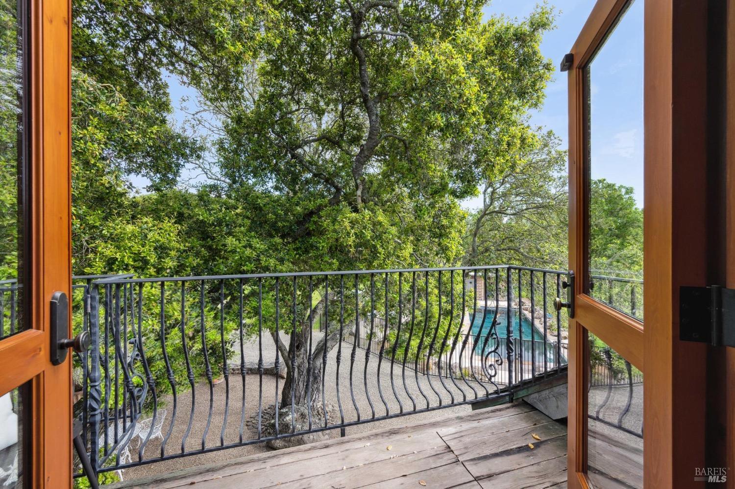Balcony beneath the oak